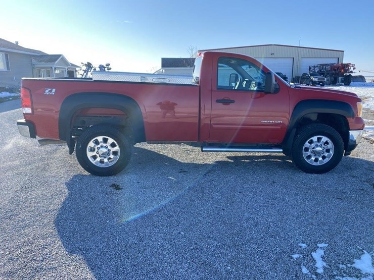 2013-gmc-2500-image-2