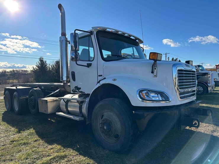 2006-freightliner-business-class-roll-off-image-3