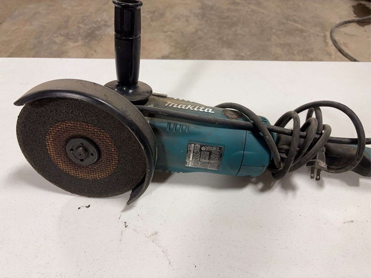 7"-makita-110-grinder-and-4"-bosch-grinder-image-2