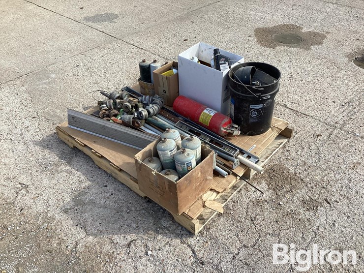 cylinder-stops,-fire-extinguisher,-saw,-level,-miscellaneous-items-image-3