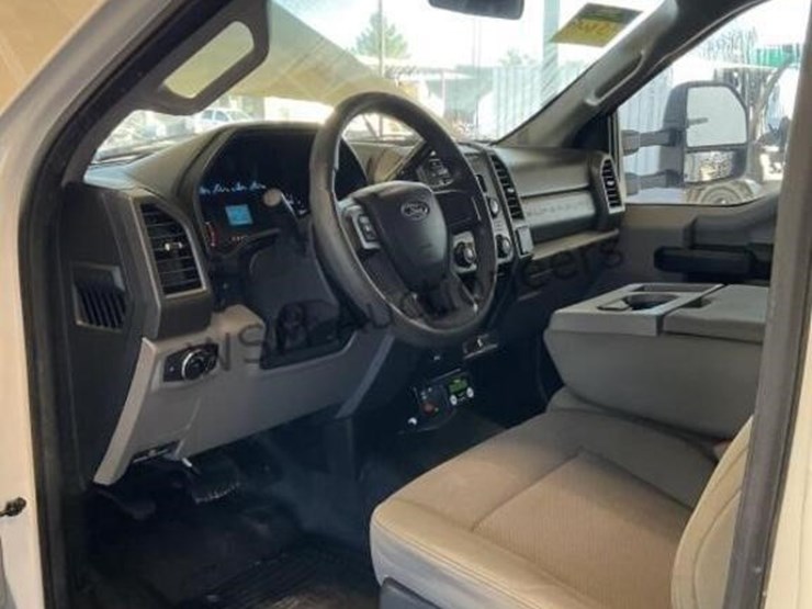 2017-ford-f550-image-26