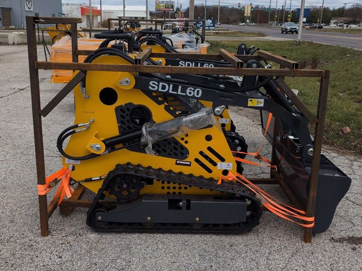 sdll60-crawler-w/-bucket-image-1