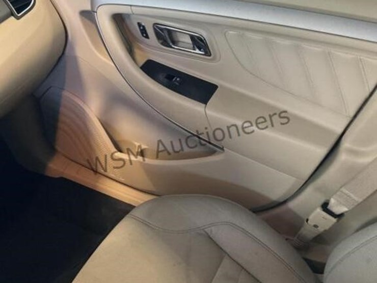 2015-ford-taurus-sdn-image-20