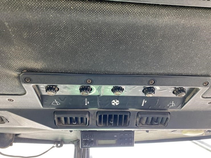 john-deere-8430-image-11