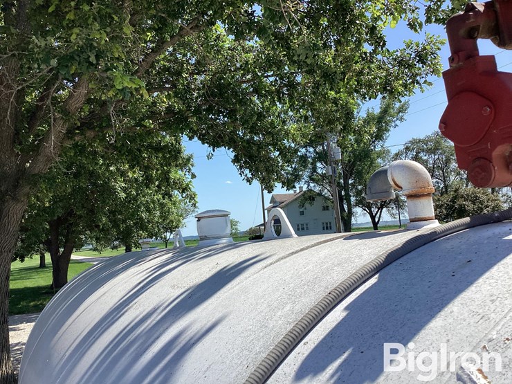 4,000-gal-fuel-tank-w/-pump-&-hose-image-11