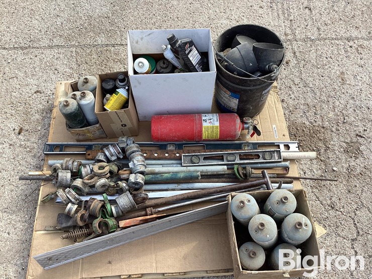 cylinder-stops,-fire-extinguisher,-saw,-level,-miscellaneous-items-image-10