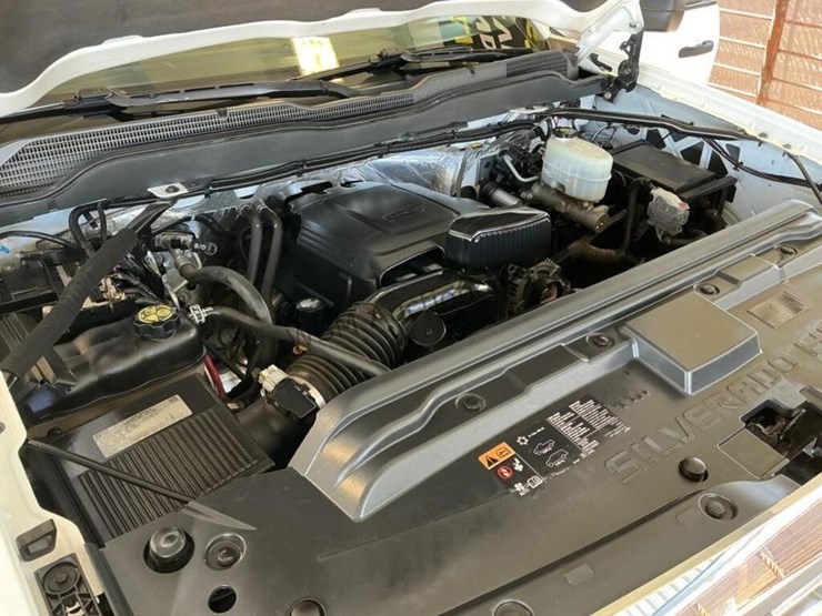 2015-chevrolet-silverado-2500hd-image-12