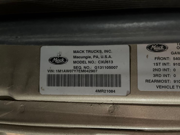 2014-mack-cxu613-semi-image-8