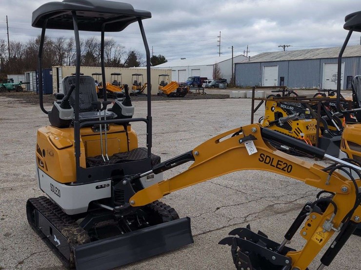 sdle20-mini-excavator---sd-launch-image-1