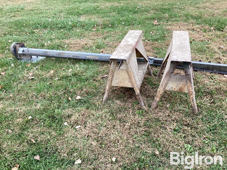 sweep-auger,-metal-saw-horses,-fan-image-10