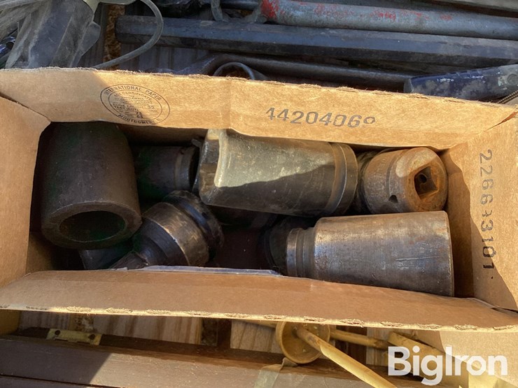 wrenches,-sockets,-miscellaneous-tools-&-hardware-image-12