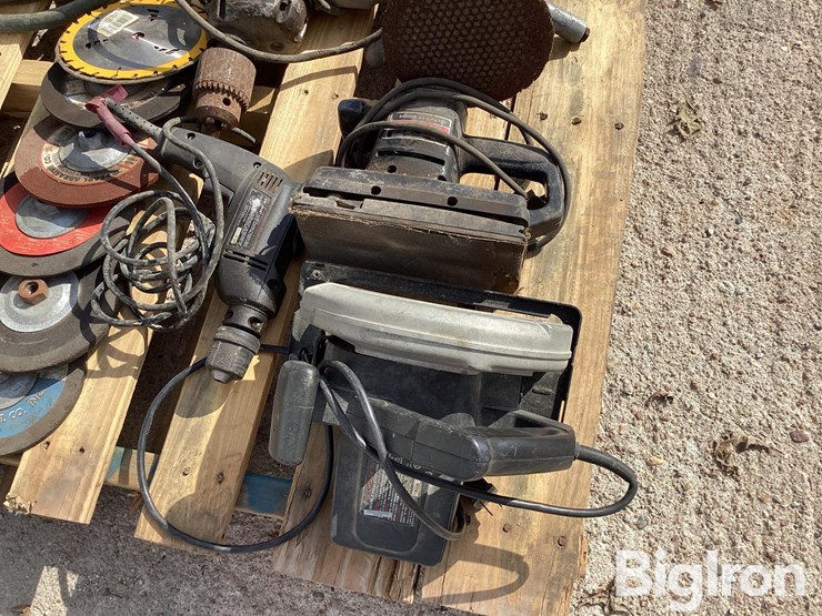 3/4-socket-set,-sander,-saw,-files-&-miscellaneous-tools-image-13