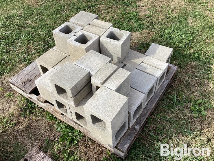 10'-railroad-ties-&-half-concrete-blocks-image-16