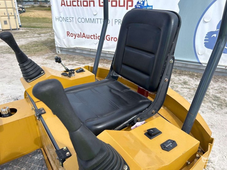 unused-2024-agt-h15-mini-excavator-image-13