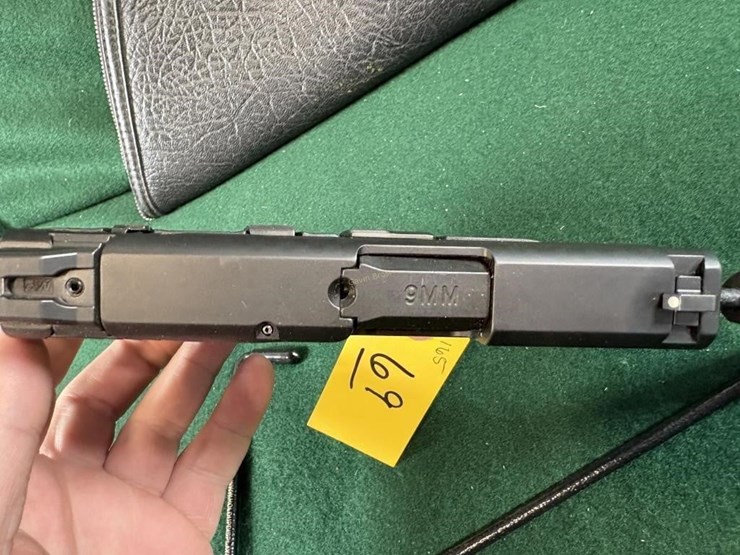 smith-&-wesson-m&p-9-shield-9mm-pistol-image-7