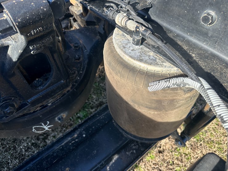 #35229-•-2013-mack-chu-t/a-daycab-truck-tractor-image-12