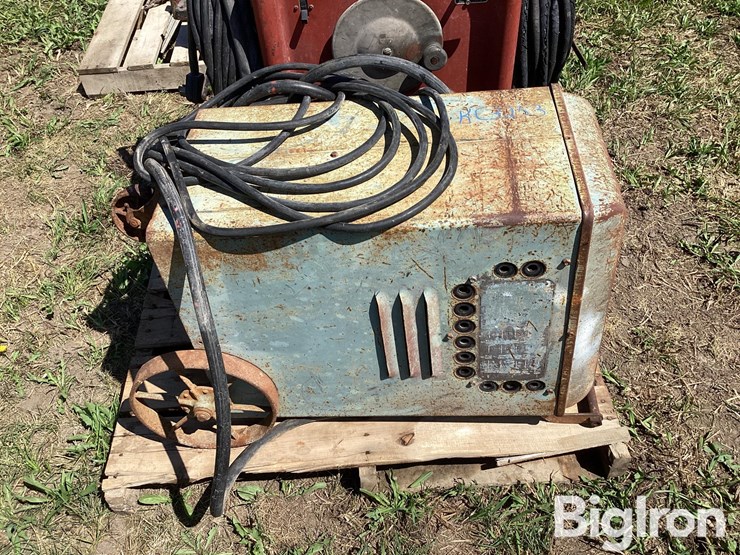 gray-air-lift-jack-&-welder-image-9