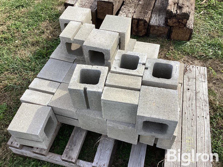 10'-railroad-ties-&-half-concrete-blocks-image-18