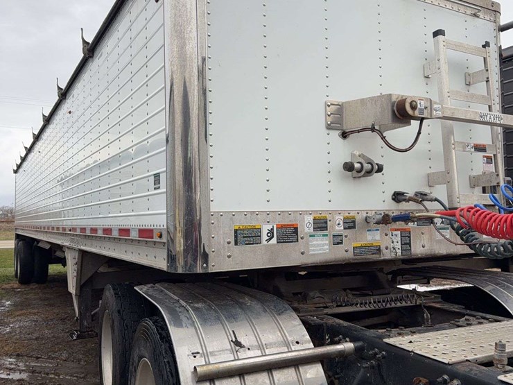 2018-wilson-ag-hopper-image-2