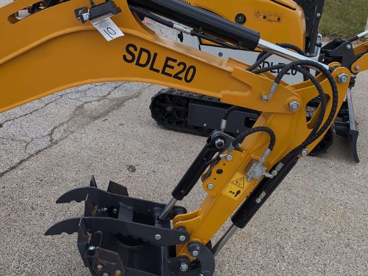 sdle20-mini-excavator---sd-launch-image-3