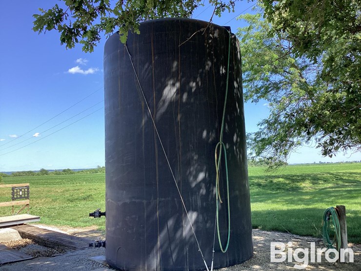 5,000-gal-poly-tank-w/-fittings-image-2