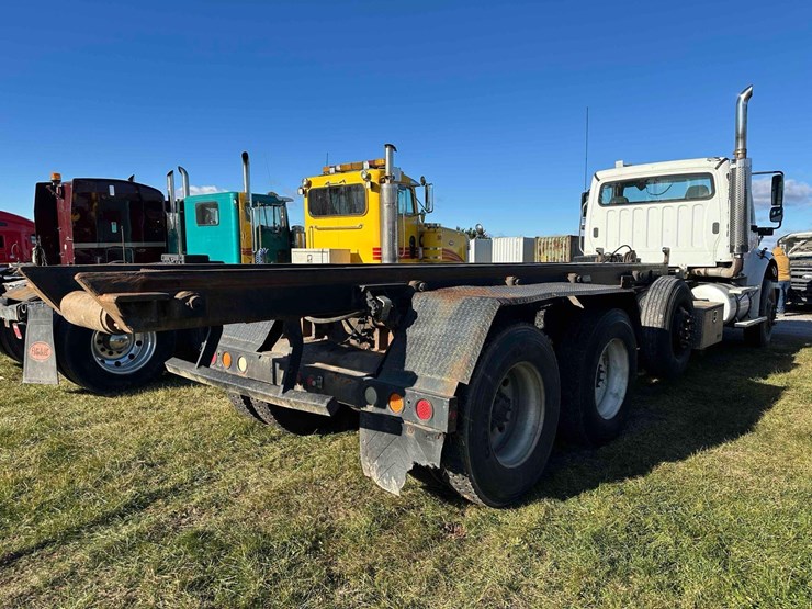 2006-freightliner-business-class-roll-off-image-13