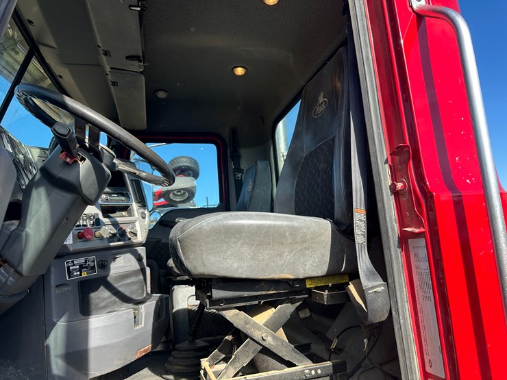 #35229-•-2013-mack-chu-t/a-daycab-truck-tractor-image-49