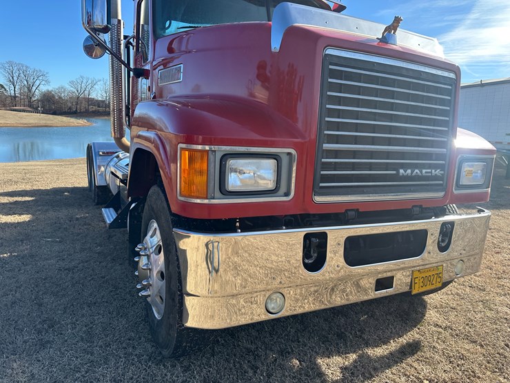 #35229-•-2013-mack-chu-t/a-daycab-truck-tractor-image-31