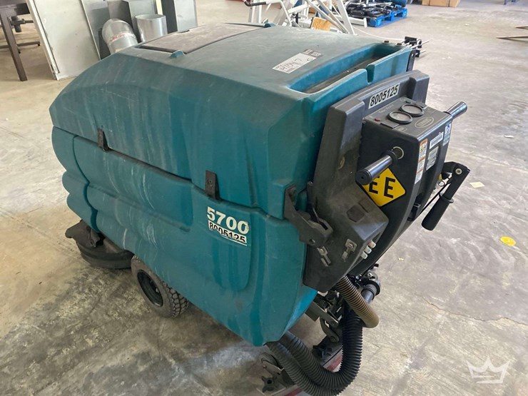 tennant-m5700-electric-floor-scrubber-image-16