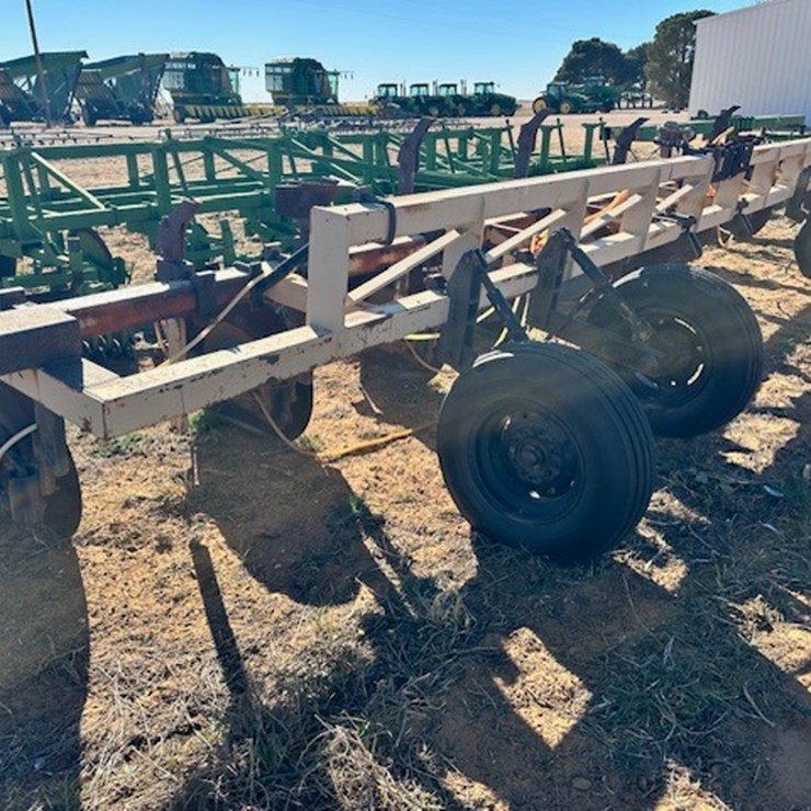 HAMBY TRIPLE 4X4 FERTILIZER RIG