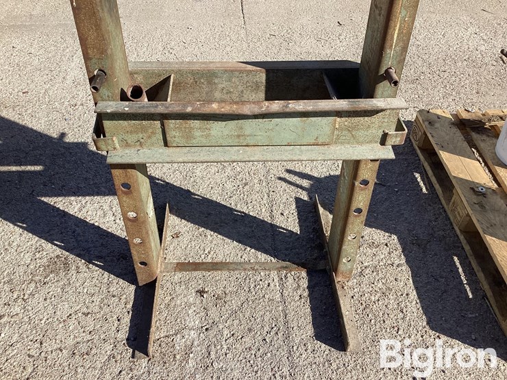 h-frame-floor-shop-press-image-10