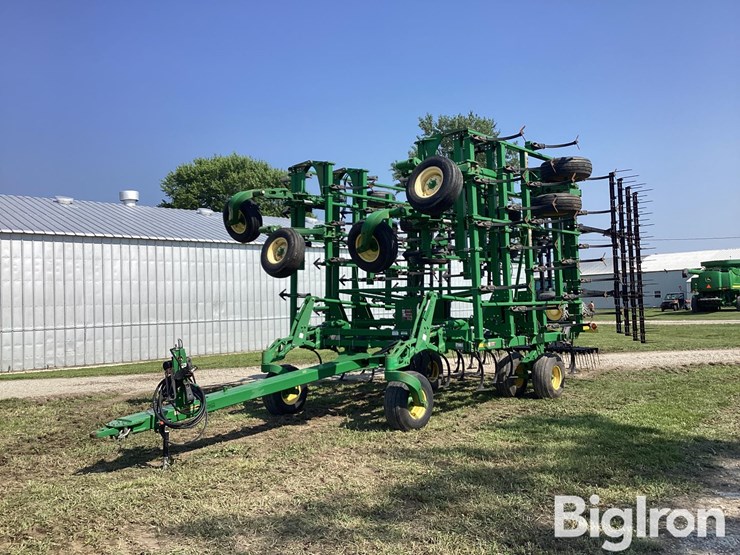 2014-john-deere-2210-image-1