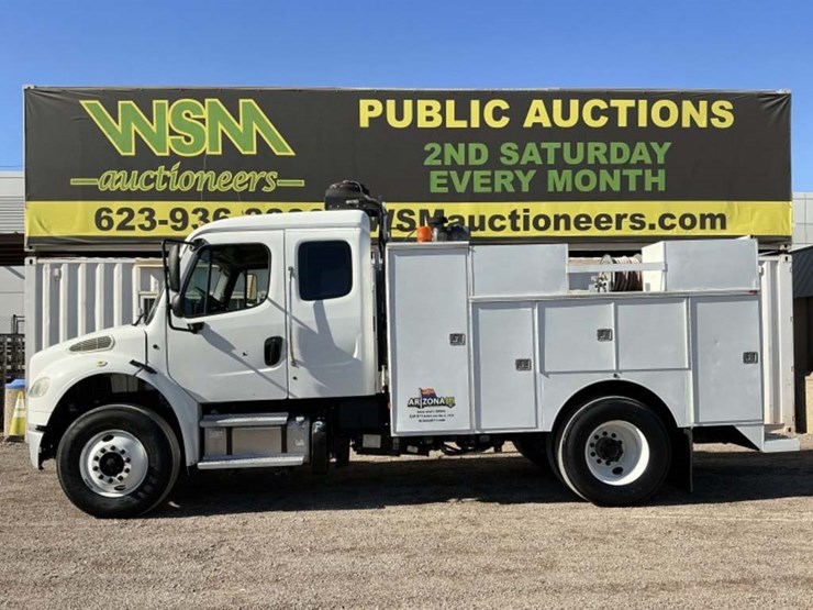 2013-freightliner-m2-106-image-1