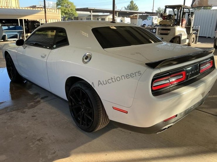2016-dodge-challenger-sdn-image-5