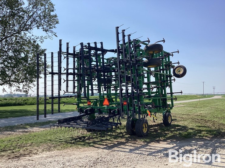 2014-john-deere-2210-image-5