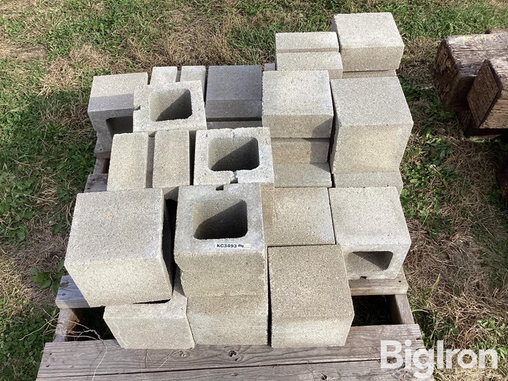 10'-railroad-ties-&-half-concrete-blocks-image-15