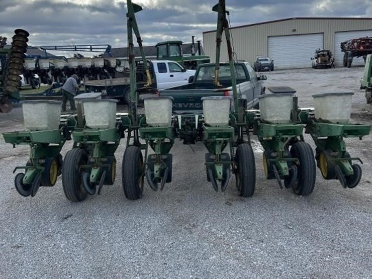 john-deere-8-image-2