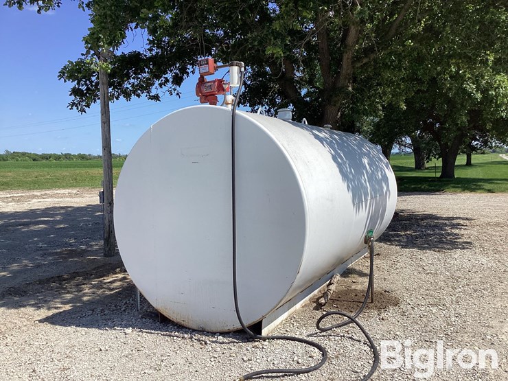 4,000-gal-fuel-tank-w/-pump-&-hose-image-3