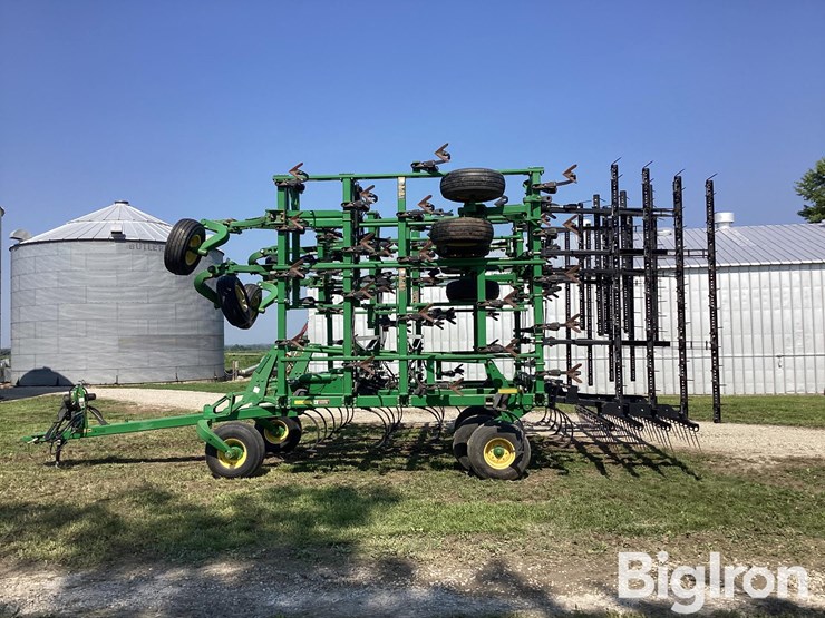 2014-john-deere-2210-image-8