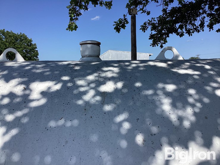 4,000-gal-fuel-tank-w/-pump-&-hose-image-14