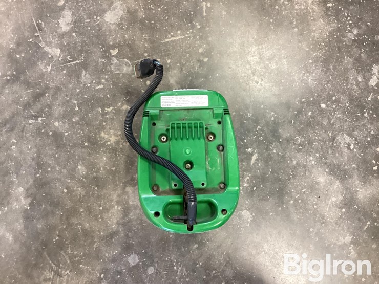 2011-john-deere-3000-image-12