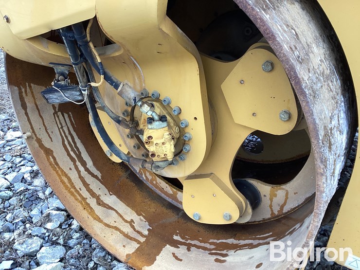 caterpillar-cb64-image-10