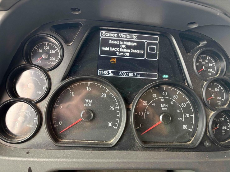 peterbilt-567-image-25