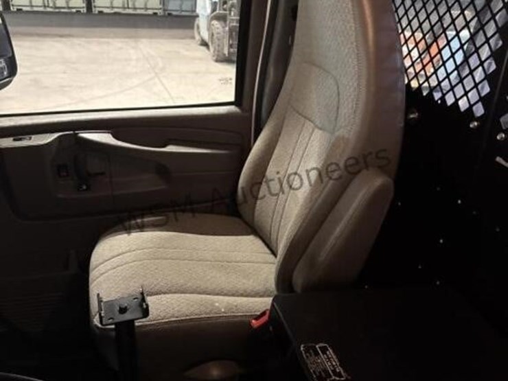 2015-chevrolet-express-2500-image-29