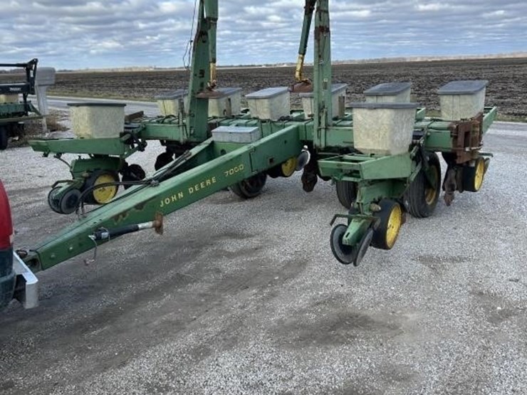 john-deere-8-image-1