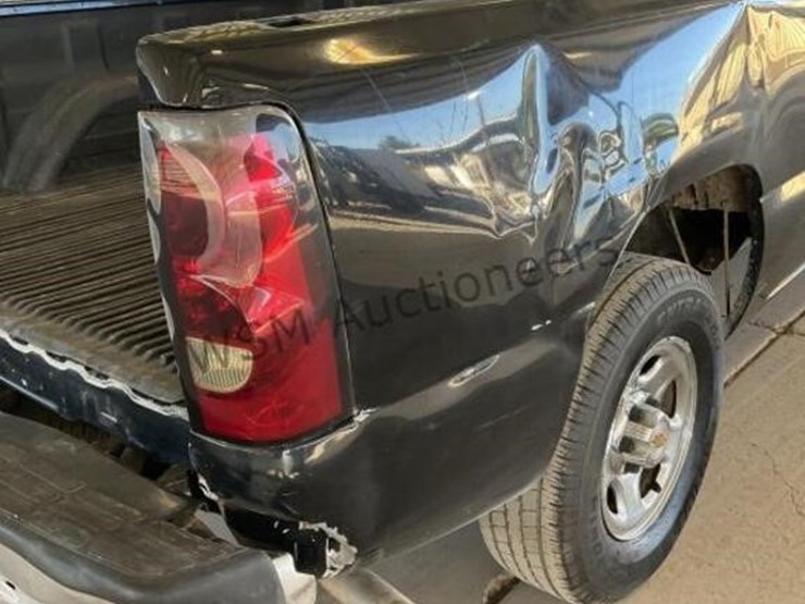 2004-chevrolet-silverado-1500-image-9