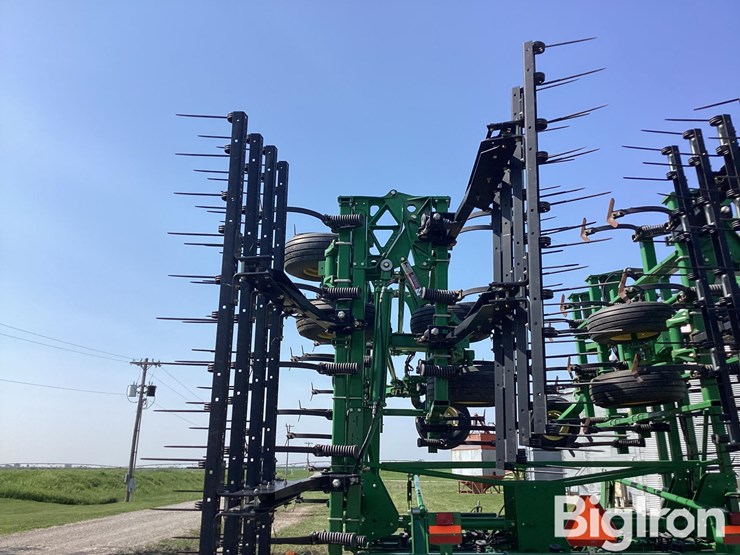 2014-john-deere-2210-image-19