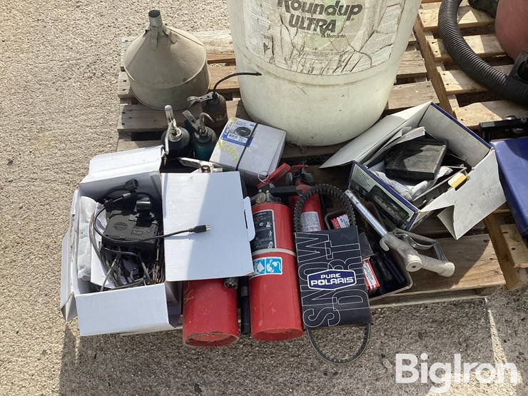 cab-cams,-creepers,-vacuum-&-miscellaneous-items-image-11