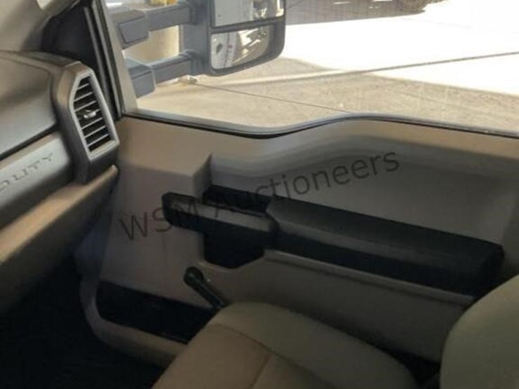 2017-ford-f550-image-24