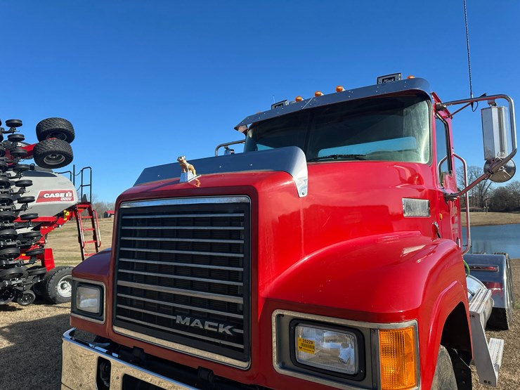 #35229-•-2013-mack-chu-t/a-daycab-truck-tractor-image-29